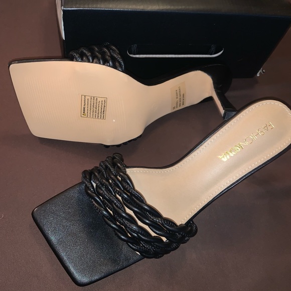 Rags to Riches Heels- Black Size: 11 USA - Picture 4 of 9